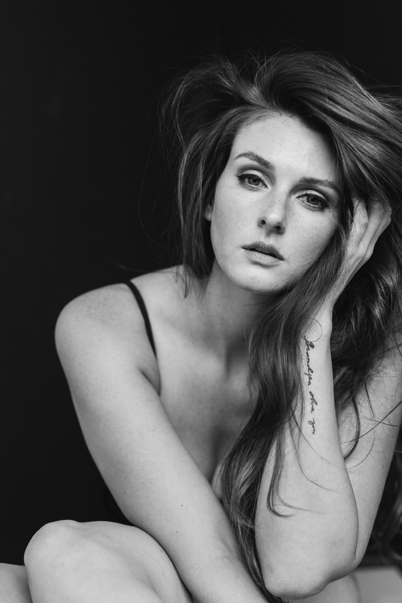 ICONIC Experience 40+ Las Vegas — black-and-white editorial portrait of a woman over 40 with a quiet, knowing expression